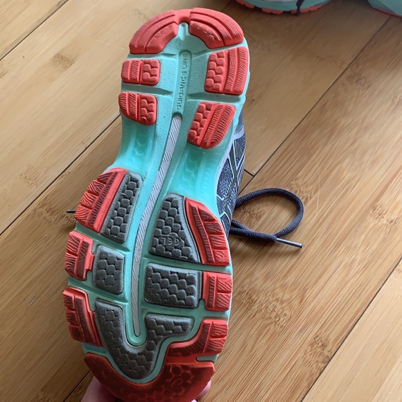 ASICS running shoes - Picture 3 of 3